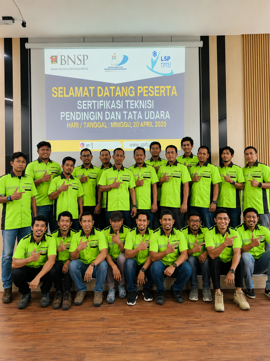 Kumpulan Teknisi Service AC Bersertifikasi